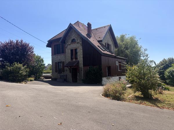Maison
         5 pièces
        - 130 m² 230 000 € *