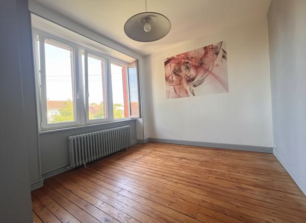 Maison
         5 pièces
        - 130 m² 230 000 € *