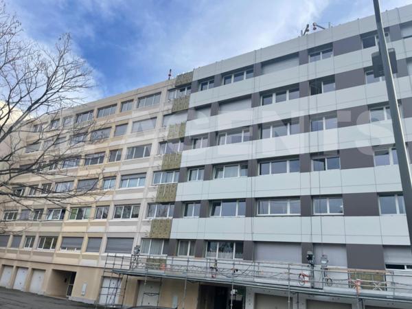 Bel appartement traversant, parfaitement situé.