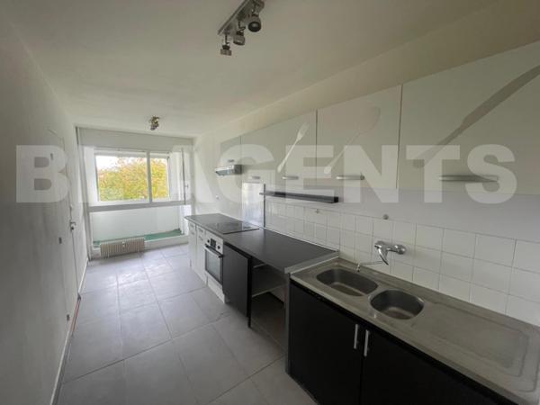 Bel appartement traversant, parfaitement situé.