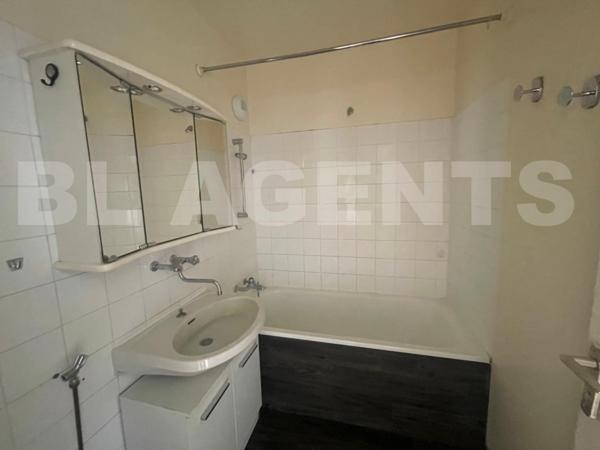 Bel appartement traversant, parfaitement situé.