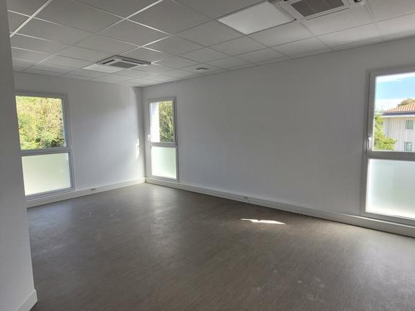 SAINT JEAN DE LUZ, ESPACE BUREAUX DE 22 M²- PROCHE GRANDS AXES