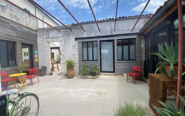 Immeuble à vendre    5 pièces •  Rochefort