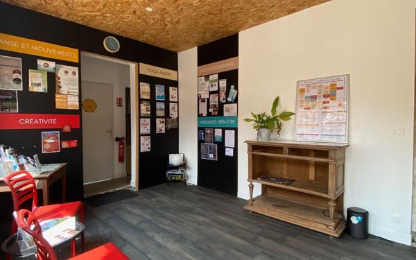 Immeuble à vendre    5 pièces •  Rochefort