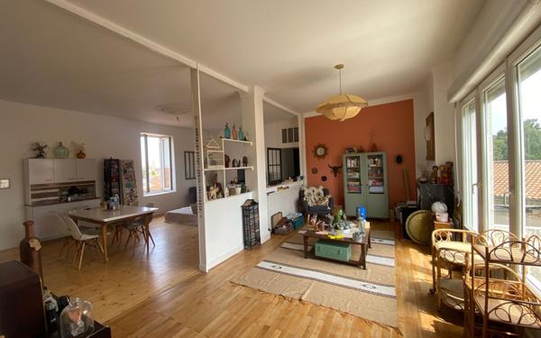 Immeuble à vendre    5 pièces •  Rochefort