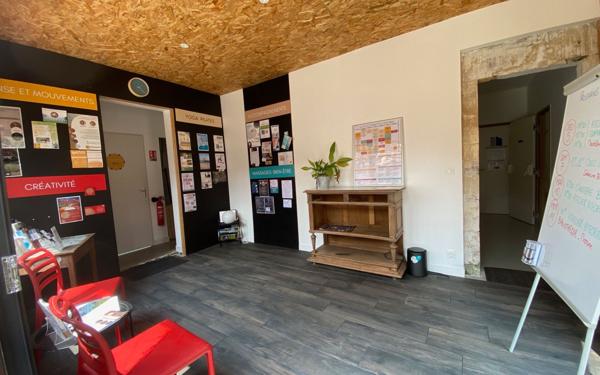 Immeuble à vendre    5 pièces •  Rochefort