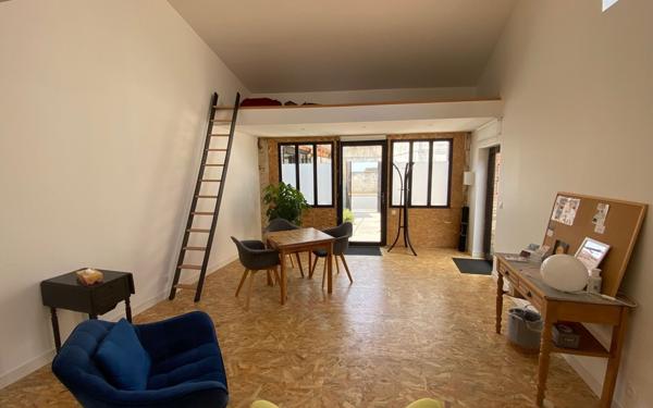 Immeuble à vendre    5 pièces •  Rochefort