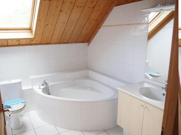 Village nord  5 mins de Dijon spacieuse maison