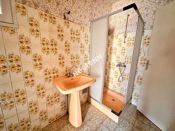 Maison de village avec hangars d'environ 576 m² à Nogent-sur-Loir (72500)