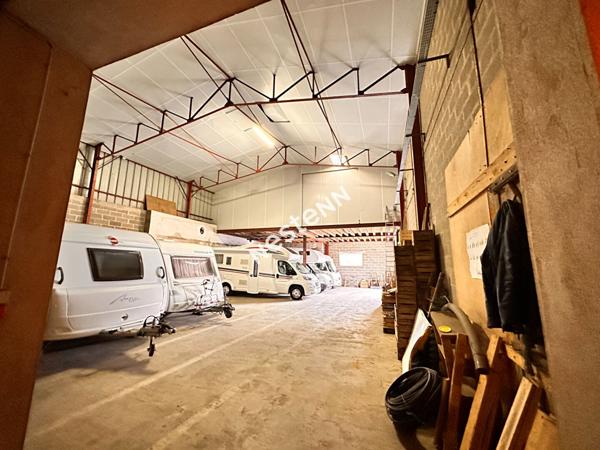 Maison de village avec hangars d'environ 576 m² à Nogent-sur-Loir (72500)