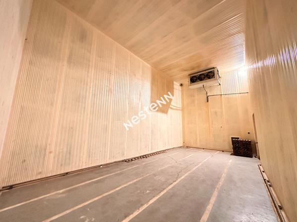 Maison de village avec hangars d'environ 576 m² à Nogent-sur-Loir (72500)