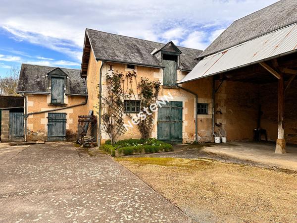 Maison de village avec hangars d'environ 576 m² à Nogent-sur-Loir (72500)