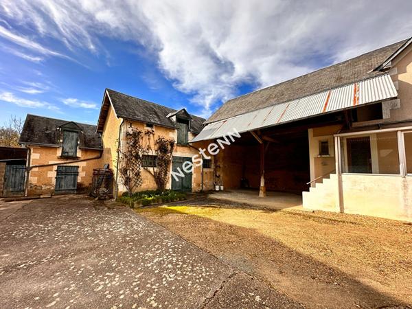 Maison de village avec hangars d'environ 576 m² à Nogent-sur-Loir (72500)