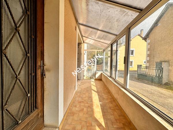 Maison de village avec hangars d'environ 576 m² à Nogent-sur-Loir (72500)