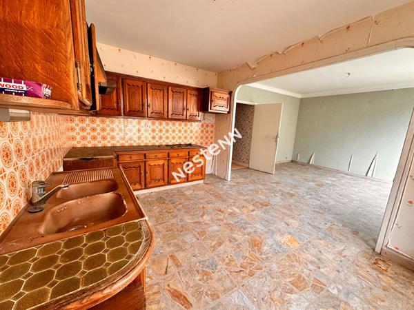 Maison de village avec hangars d'environ 576 m² à Nogent-sur-Loir (72500)