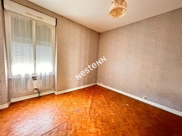 Maison de village avec hangars d'environ 576 m² à Nogent-sur-Loir (72500)