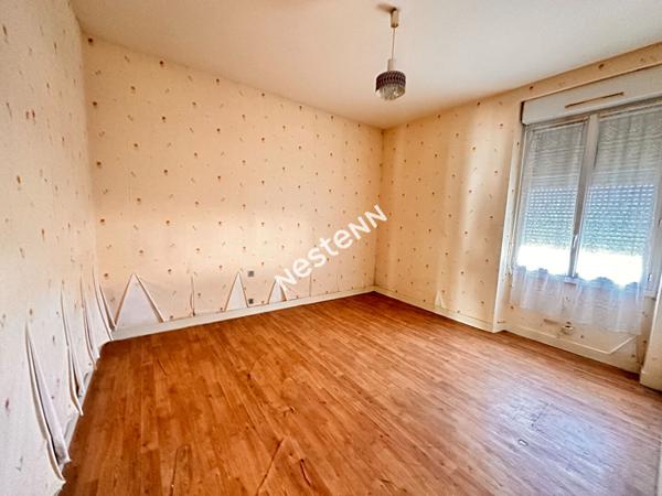 Maison de village avec hangars d'environ 576 m² à Nogent-sur-Loir (72500)