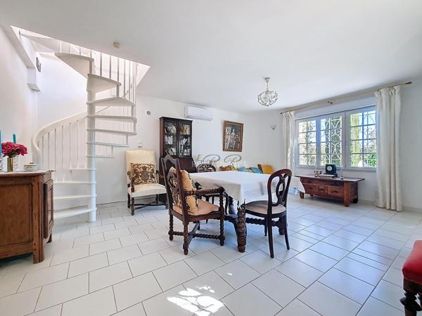 Splendide vue mer pour cette maison à Antheor