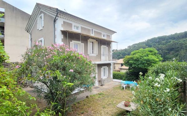 Maison à vendre    5 pièces •  Largentière