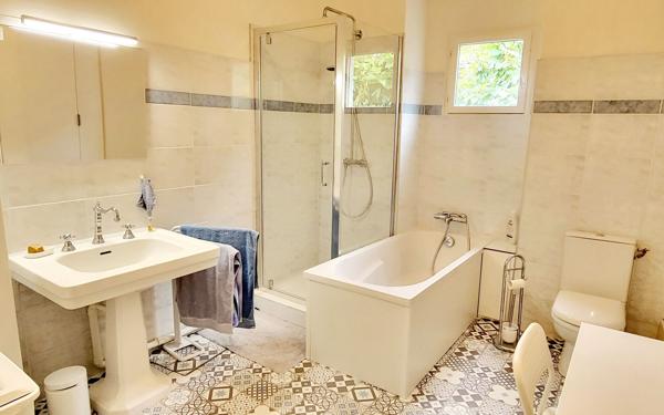 Maison à vendre    5 pièces •  Largentière