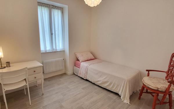 Maison à vendre    5 pièces •  Largentière