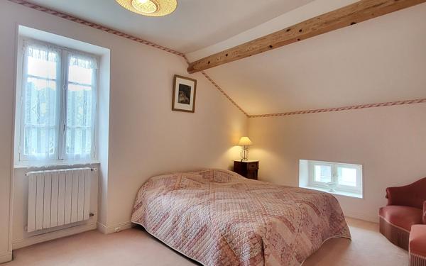 Maison à vendre    5 pièces •  Largentière