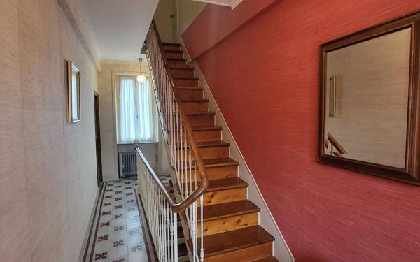 Maison à vendre    5 pièces •  Largentière