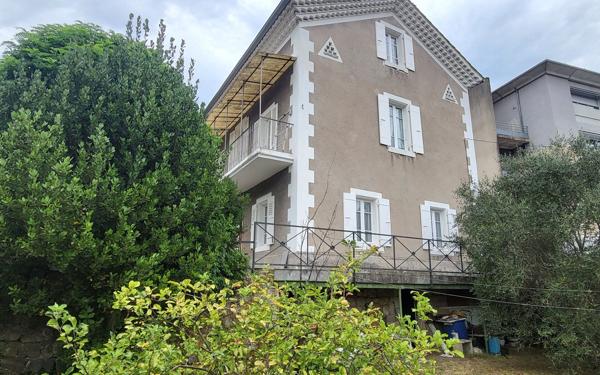 Maison à vendre    5 pièces •  Largentière