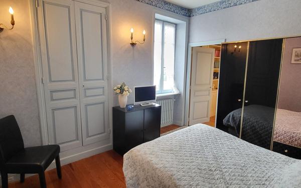 Maison à vendre    5 pièces •  Largentière