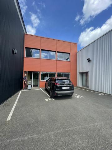 BUREAUX DE 1241m² A LOUER A BESSINES AVENUE DE LA ROCHELLE / ZONE DE LA MUDE
