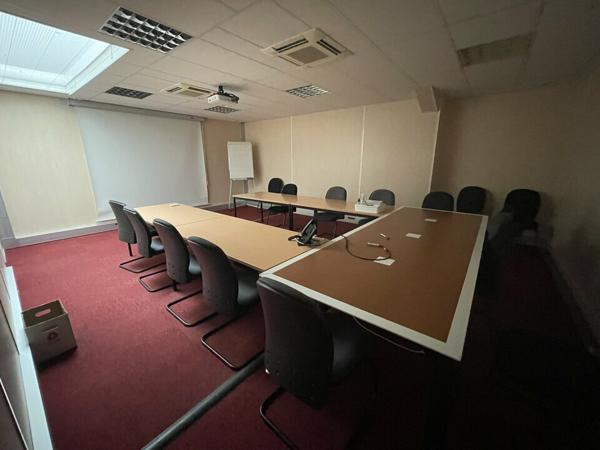 BUREAUX DE 1241m² A LOUER A BESSINES AVENUE DE LA ROCHELLE / ZONE DE LA MUDE