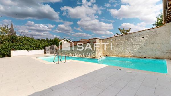 Charentaise avec piscine, terrain constructible et studio indépendant