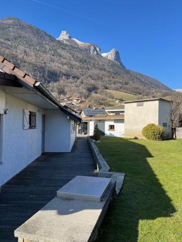 FAVERGES MAISON INDIVIDUELLE DE 7 PIECES AVEC TERRAIN DE 1043M²