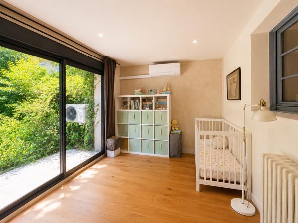 Maison
                                                                                                                                                                                                                                                                                                                        6 pièce(s)                                                                                                                                                                                                          4 chambre(s)                                                                                                                                                                                                          118  m²