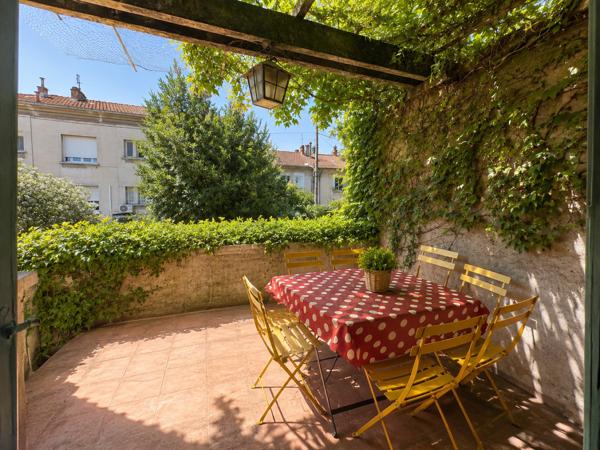 Maison
                                                                                                                                                                                                                                                                                                                        6 pièce(s)                                                                                                                                                                                                          4 chambre(s)                                                                                                                                                                                                          118  m²