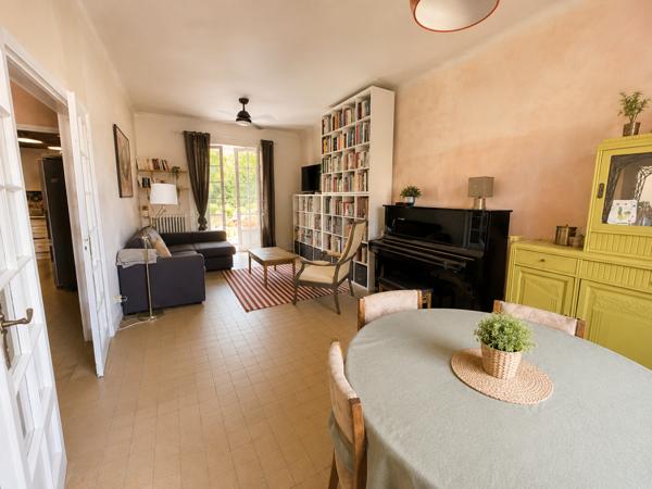 Maison
                                                                                                                                                                                                                                                                                                                        6 pièce(s)                                                                                                                                                                                                          4 chambre(s)                                                                                                                                                                                                          118  m²