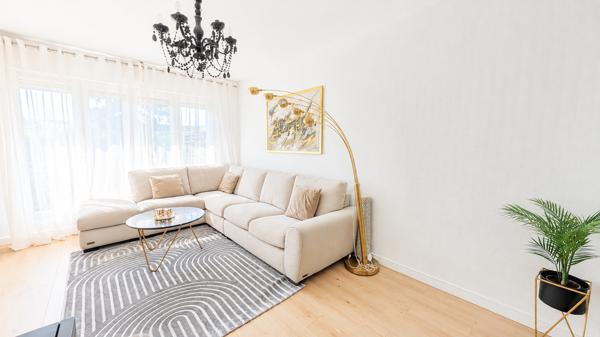 Appartement
         3 pièces
        - 70 m² Exclusivité 260 000 € *