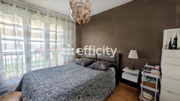 Appartement
         3 pièces
        - 70 m² Exclusivité 260 000 € *