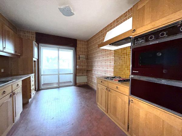 Appartement  à rénover / Lons-Le-Saunier / 5 pièces / 3 chambres / 125.97 m²