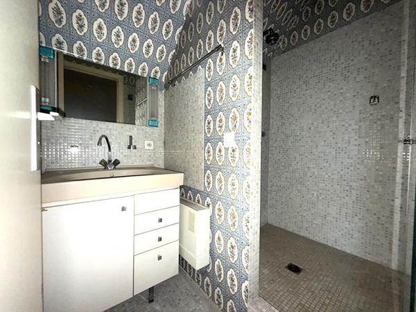 Appartement  à rénover / Lons-Le-Saunier / 5 pièces / 3 chambres / 125.97 m²