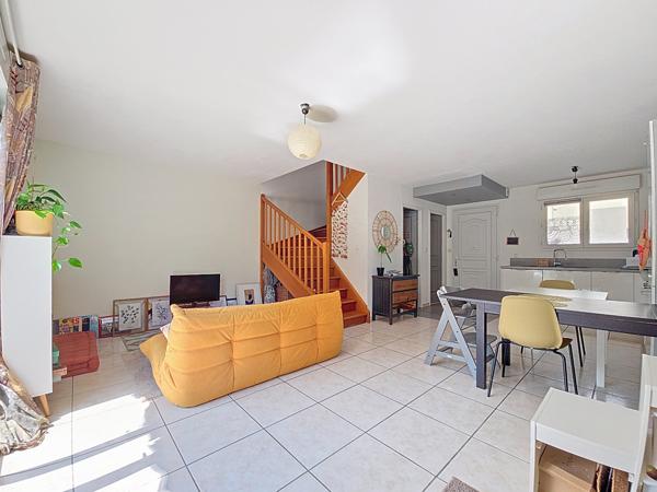 Maison mitoyenne au calme