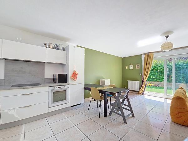 Maison mitoyenne au calme