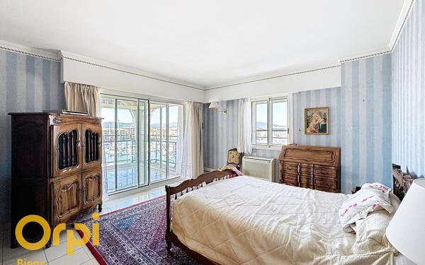 Appartement à vendre    7 pièces • 248,65 m2 Fréjus