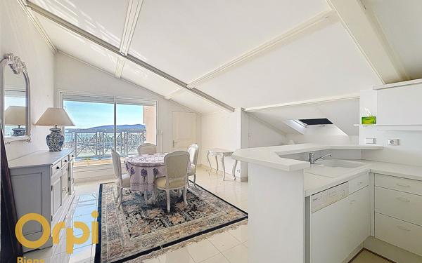 Appartement à vendre    7 pièces • 248,65 m2 Fréjus