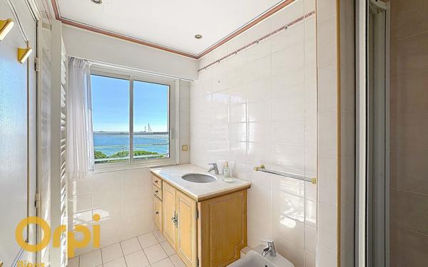 Appartement à vendre    7 pièces • 248,65 m2 Fréjus