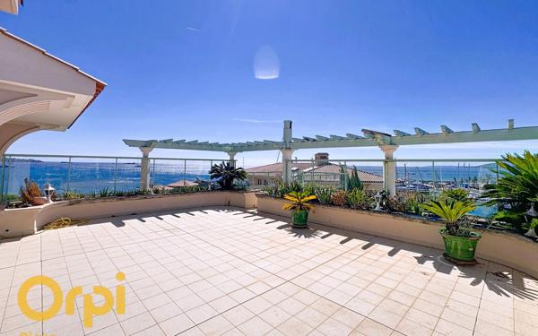 Appartement à vendre    7 pièces • 248,65 m2 Fréjus