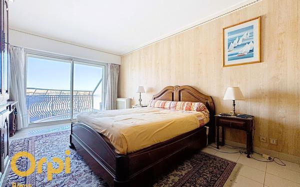 Appartement à vendre    7 pièces • 248,65 m2 Fréjus