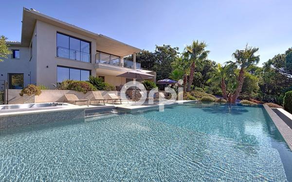 Maison à vendre    6 pièces •  Grimaud