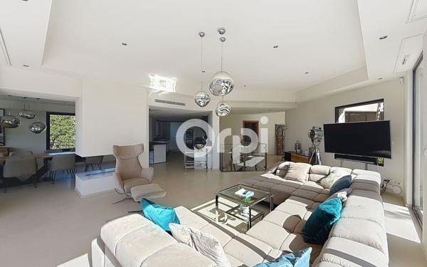 Maison à vendre    6 pièces •  Grimaud