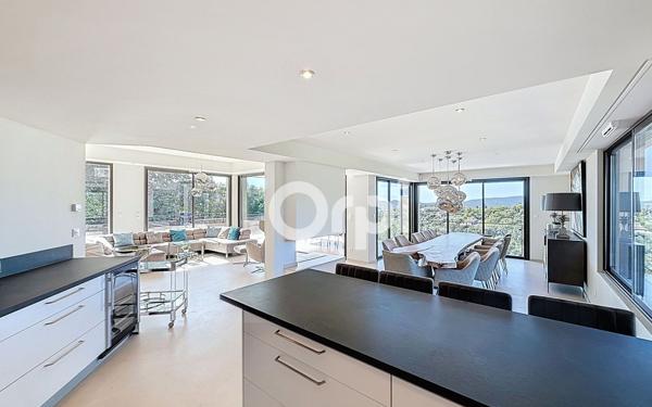 Maison à vendre    6 pièces •  Grimaud